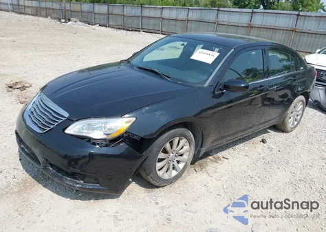 2013 Chrysler 200 Touring z USA, uszkodzony, nr VIN 1C3CCBBB6DN579507